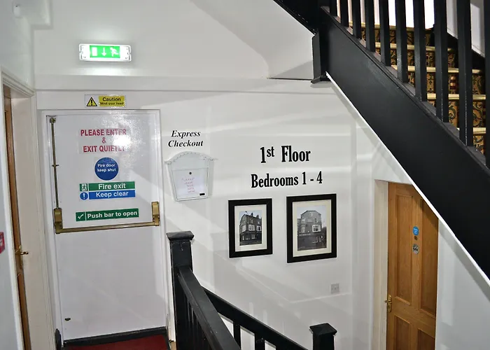 The Wrens 3* Лидс