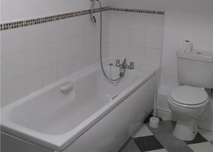 The Wrens Мініготель Лідс